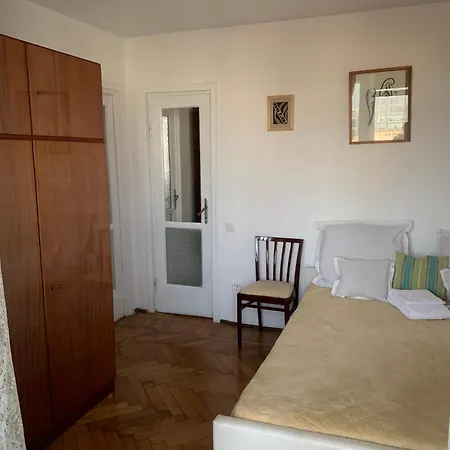 Charming Flat With Winter Garden Blending Classical Elegance And Modern Comfort Appartement