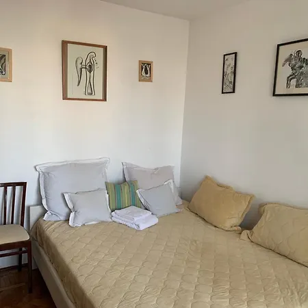 Апартаменти Charming Flat With Winter Garden Blending Classical Elegance And Modern Comfort *